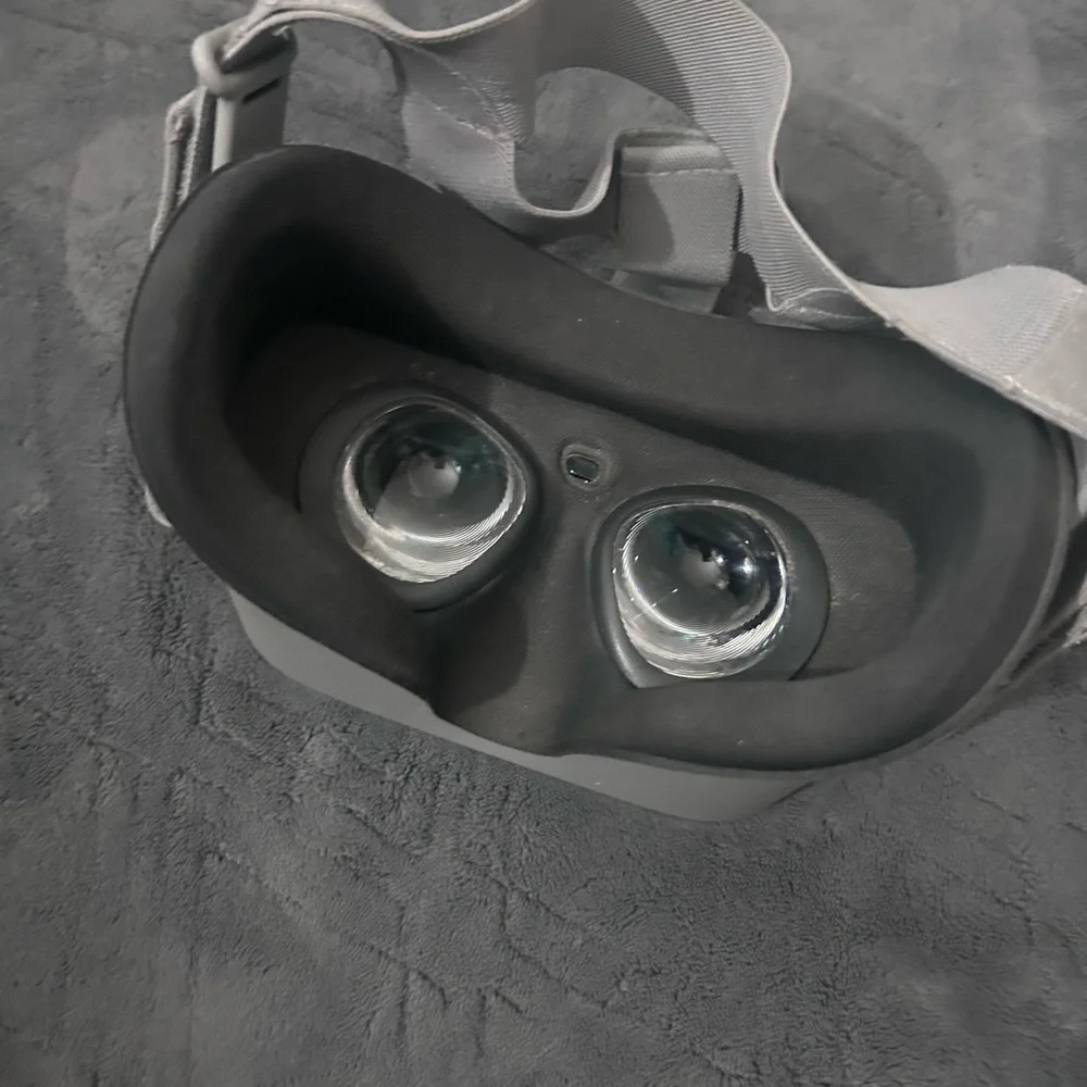 Oculus go VR headset